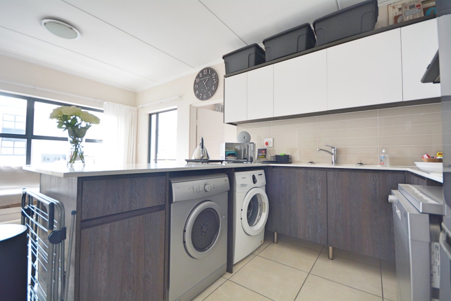 To Let 1 Bedroom Property for Rent in Sandown Western Cape